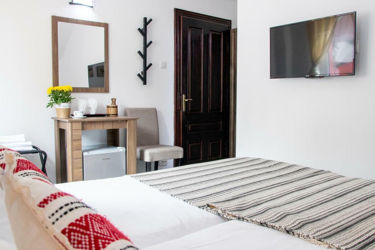 Hotel Floare De Colt มานาสทิรีอา ฮูโมรูลุย ภายนอก รูปภาพ