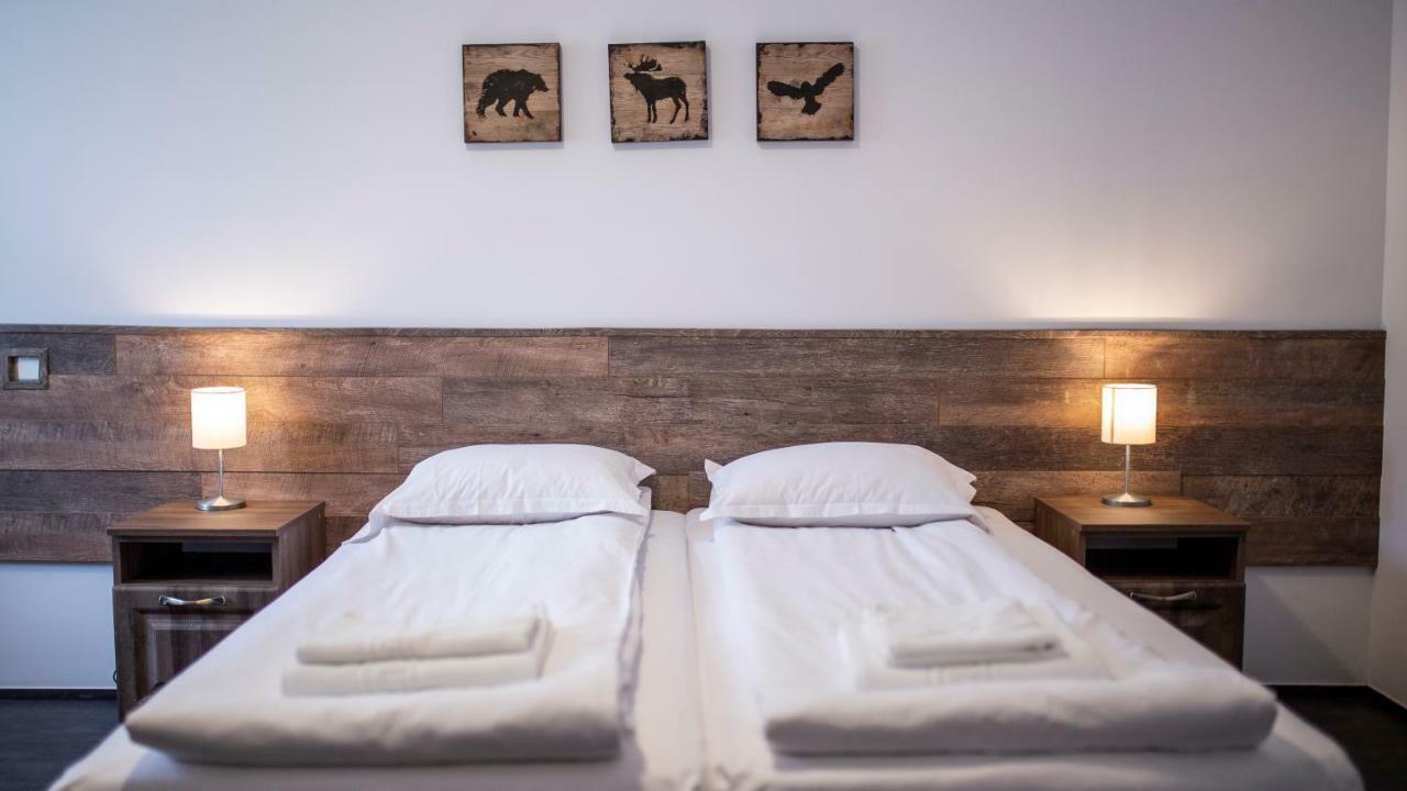Hotel Floare De Colt มานาสทิรีอา ฮูโมรูลุย ภายนอก รูปภาพ