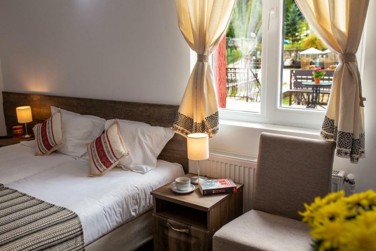 Hotel Floare De Colt มานาสทิรีอา ฮูโมรูลุย ภายนอก รูปภาพ