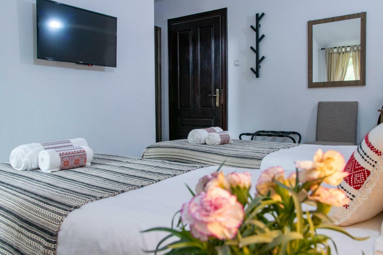 Hotel Floare De Colt มานาสทิรีอา ฮูโมรูลุย ภายนอก รูปภาพ